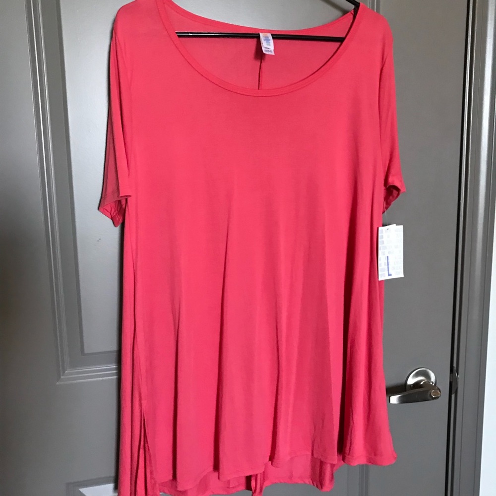 NWT Lularoe Perfect T - Large